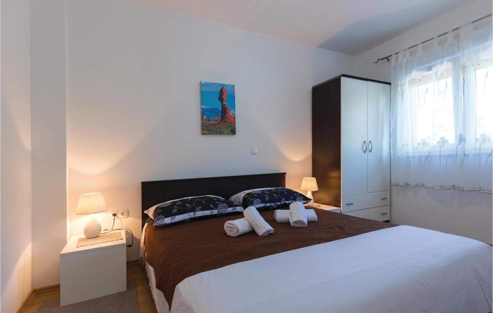 1 Bedroom Cozy Apartment In Klek Eksteriør bilde