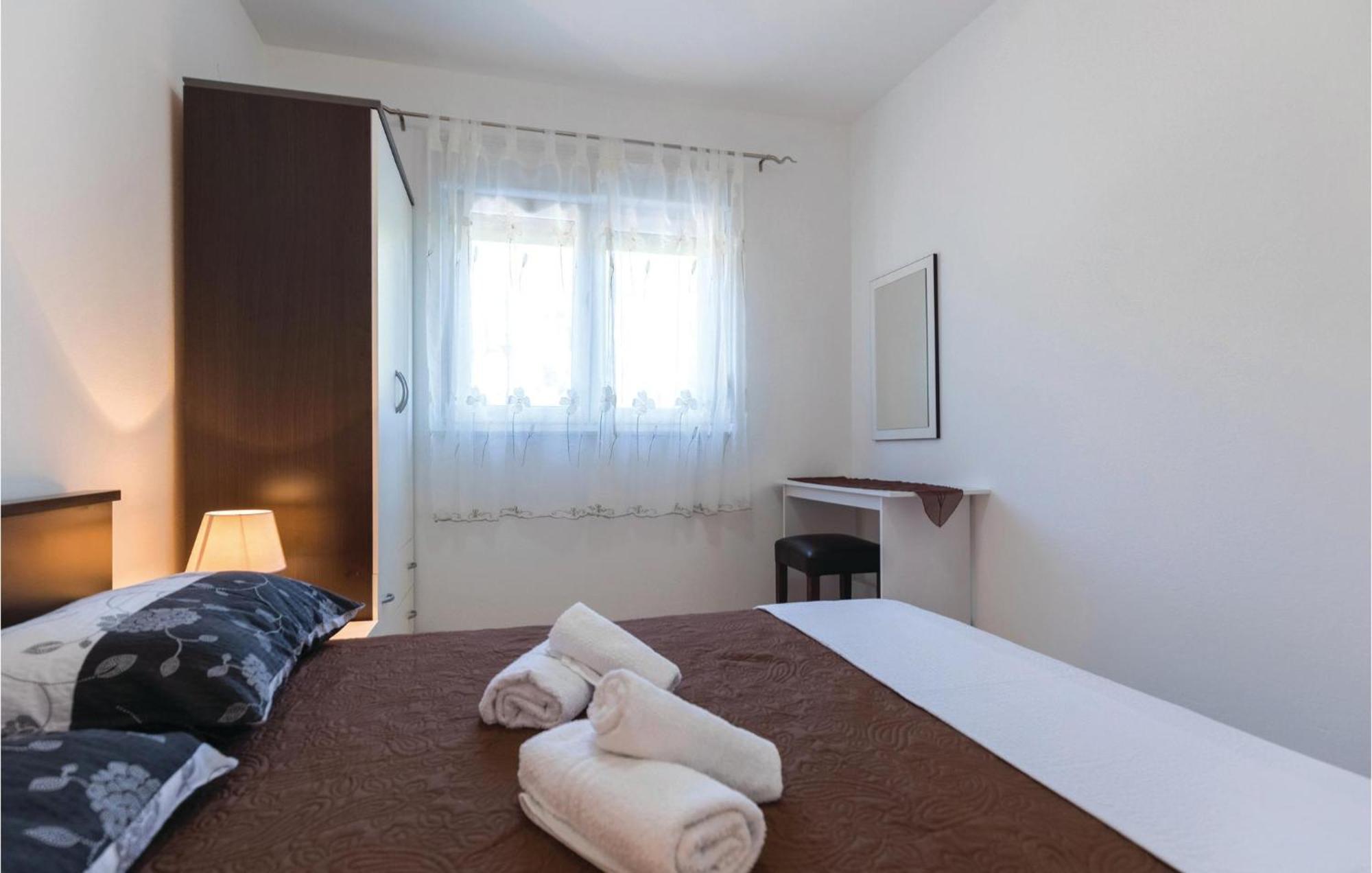 1 Bedroom Cozy Apartment In Klek Eksteriør bilde